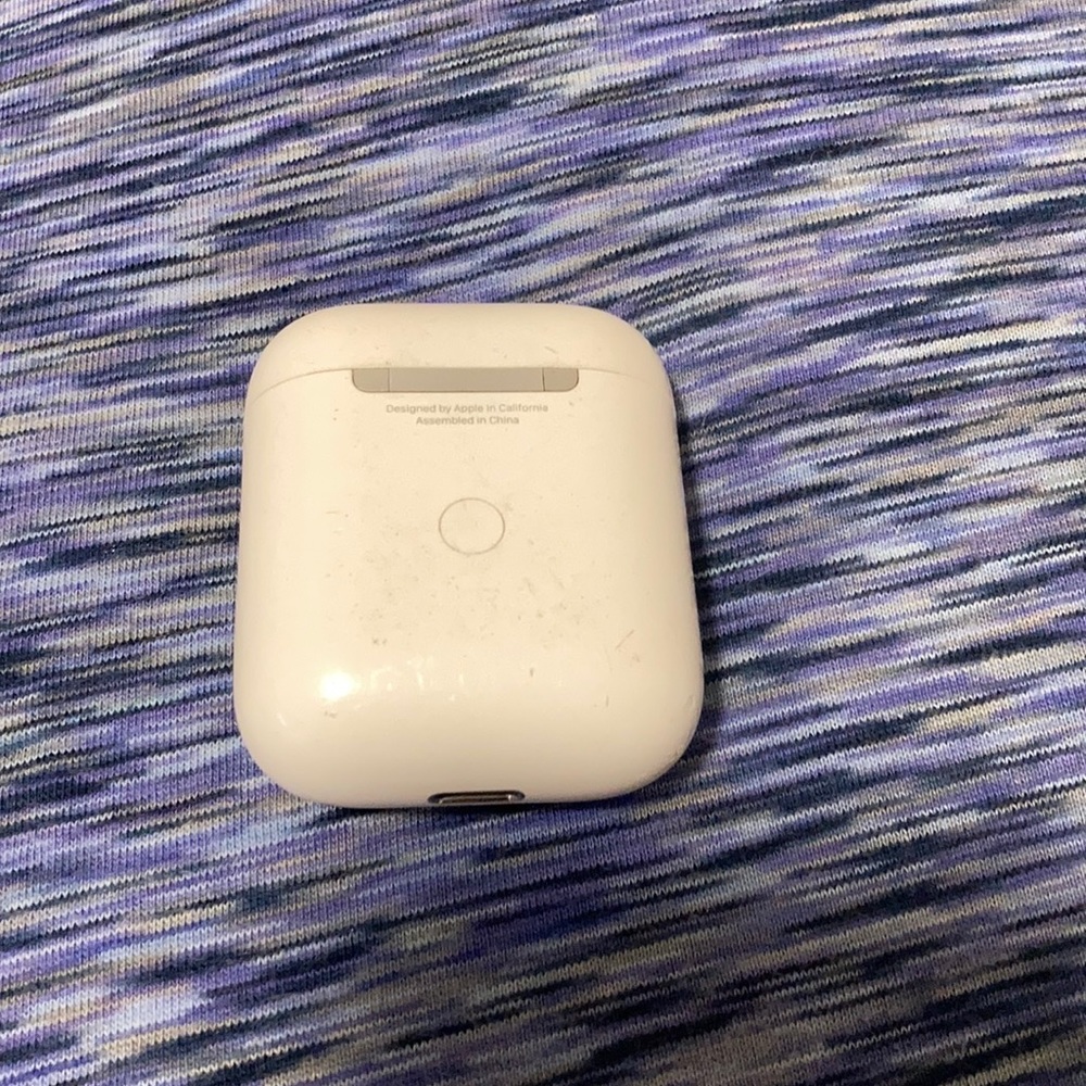 Airpods charging case